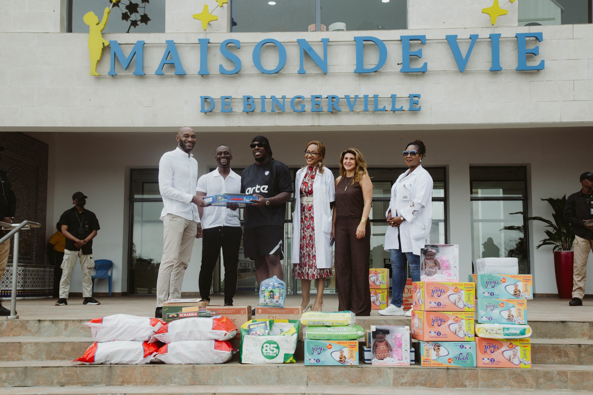 VISITE DE L'ARTISTE JOÉ DWÈT FILÉ À L'HME